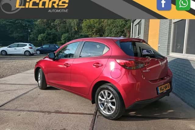 Mazda 2 (2021) thumbnail 2