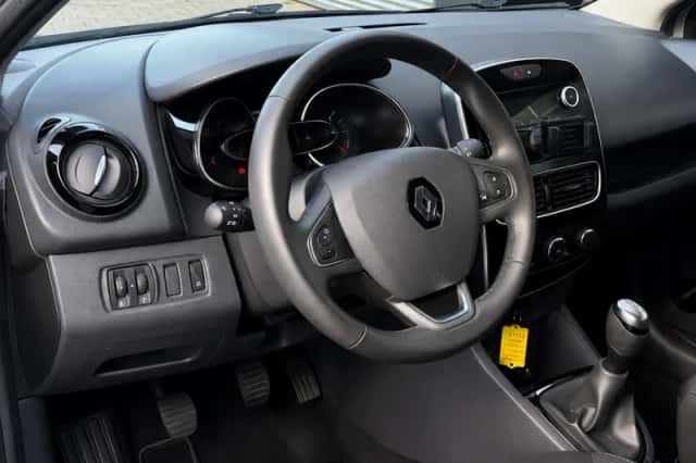 Renault Clio (2019) thumbnail 2