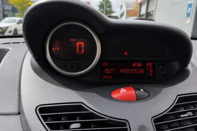 Renault Twingo (2011) thumbnail 3
