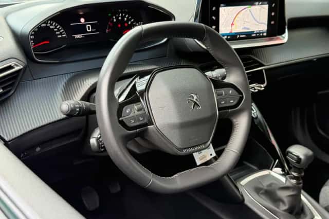 Peugeot 2008 (2022) thumbnail 2