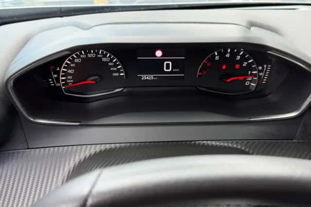 Peugeot 2008 (2022) thumbnail 3