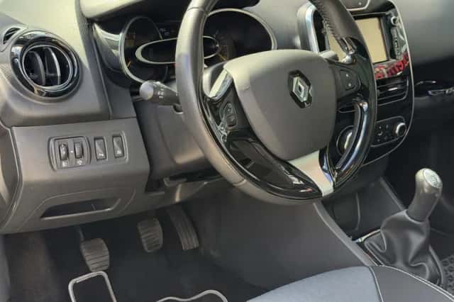 Renault Clio (2015) thumbnail 2