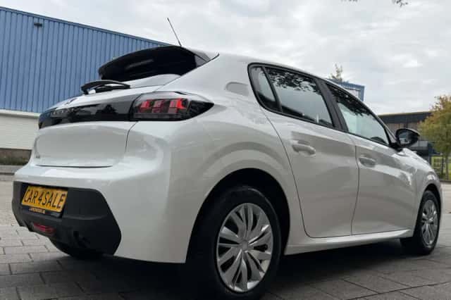 Peugeot 208 (2023) thumbnail 5
