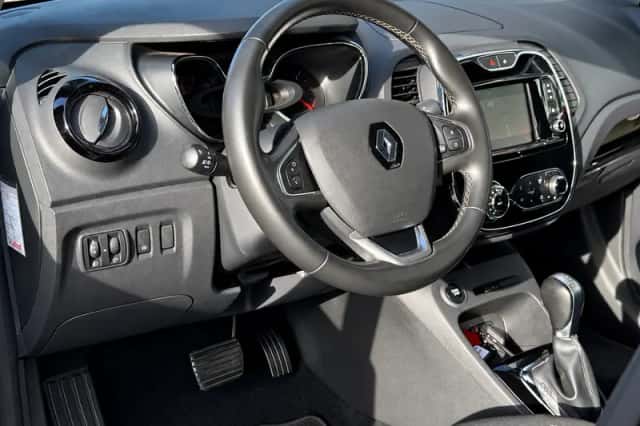 Renault Captur (2017) thumbnail 2