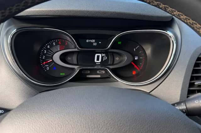 Renault Captur (2017) thumbnail 3