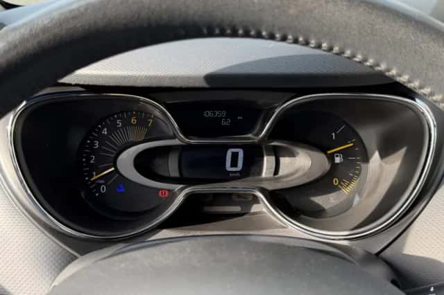 Renault Captur (2014) thumbnail 3