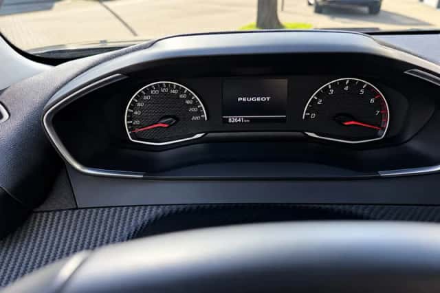 Peugeot 2008 (2021) thumbnail 3