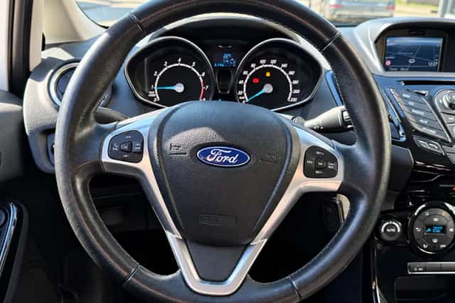 Ford Fiesta (2014) thumbnail 2
