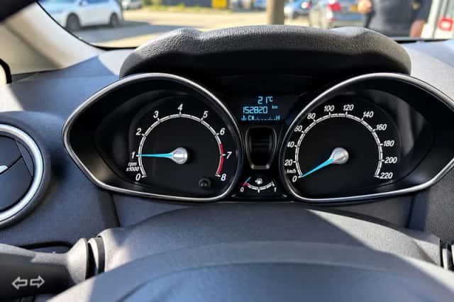 Ford Fiesta (2014) thumbnail 3