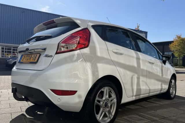 Ford Fiesta (2014) thumbnail 4