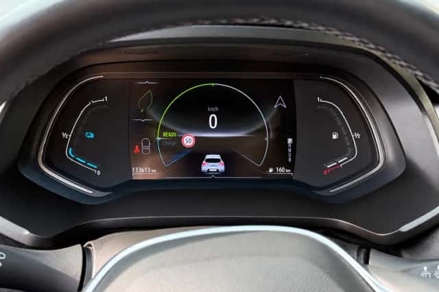 Renault Captur (2022) thumbnail 3