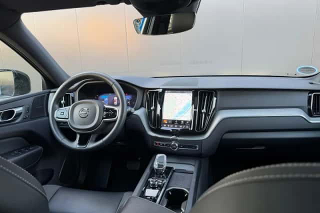 Volvo XC60 (2023) thumbnail 3