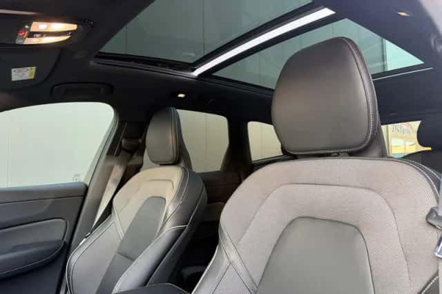 Volvo XC60 (2023) thumbnail 4