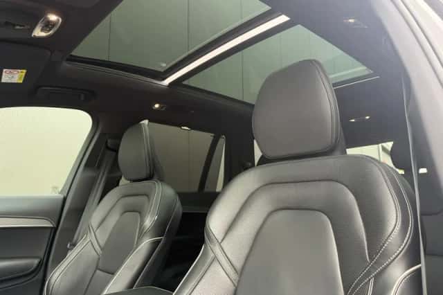Volvo XC90 (2022) thumbnail 3