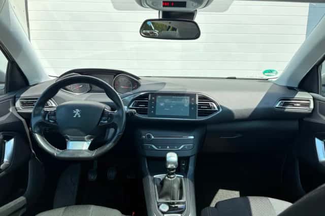 Peugeot 308 (2014) thumbnail 3