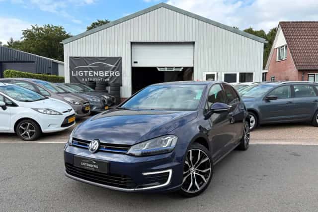Volkswagen Golf (2015) thumbnail 1