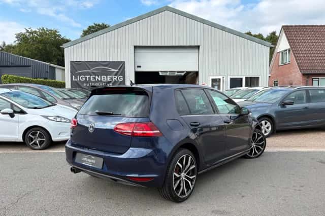 Volkswagen Golf (2015) thumbnail 2