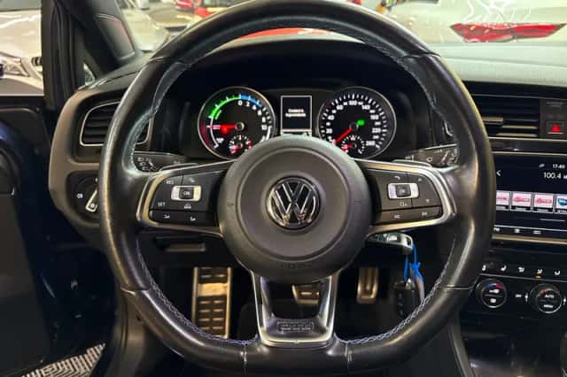 Volkswagen Golf (2015) thumbnail 5