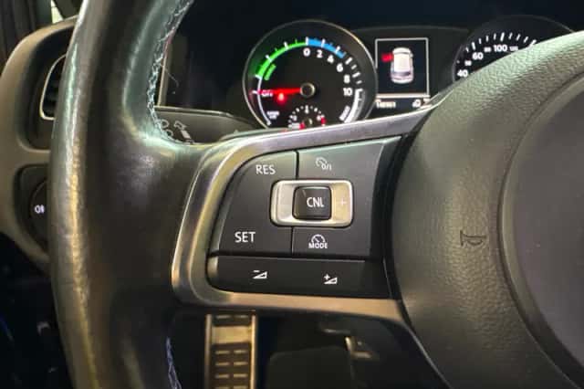 Volkswagen Golf (2015) thumbnail 6