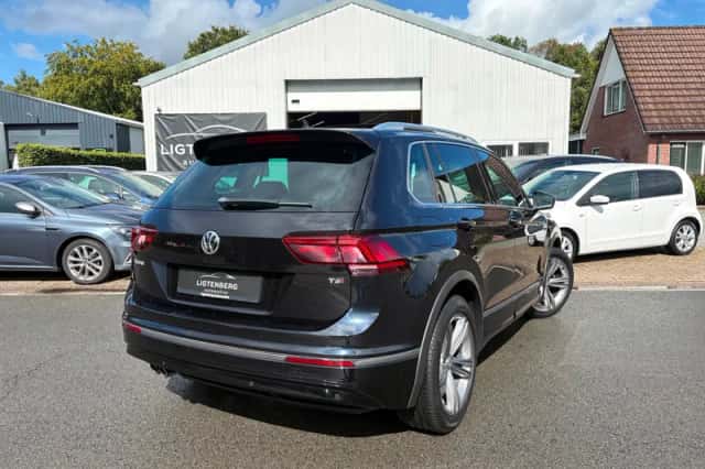 Volkswagen Tiguan (2017) thumbnail 2