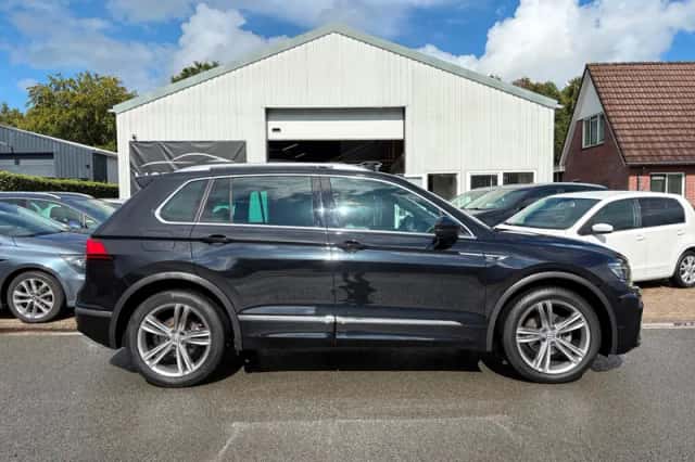 Volkswagen Tiguan (2017) thumbnail 3