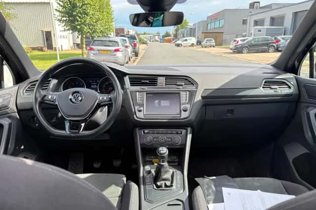 Volkswagen Tiguan (2017) thumbnail 5