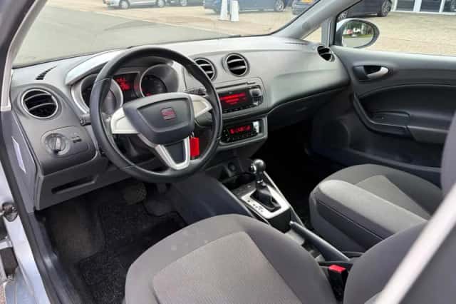 SEAT Ibiza (2011) thumbnail 3