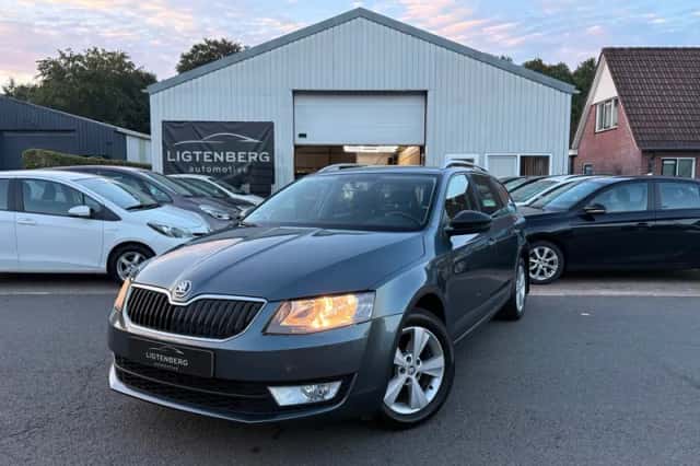 Škoda Octavia (2015) thumbnail 1