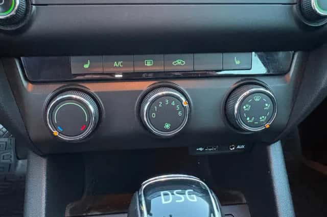 Škoda Octavia (2015) thumbnail 5