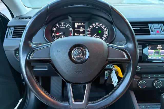 Škoda Octavia (2015) thumbnail 6
