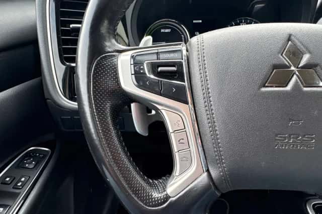 Mitsubishi Outlander (2015) thumbnail 5