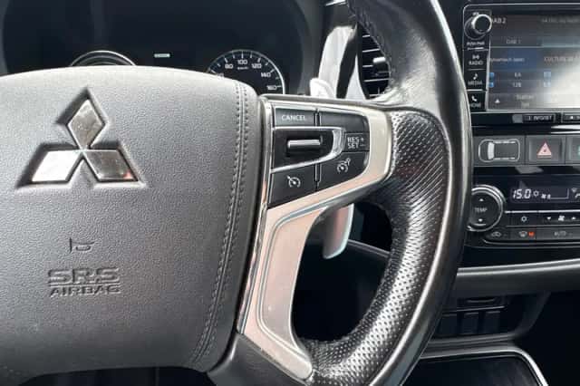 Mitsubishi Outlander (2015) thumbnail 6