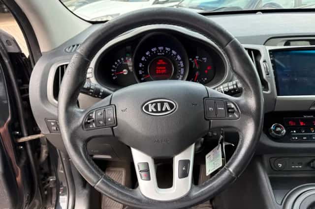 Kia Sportage (2012) thumbnail 4