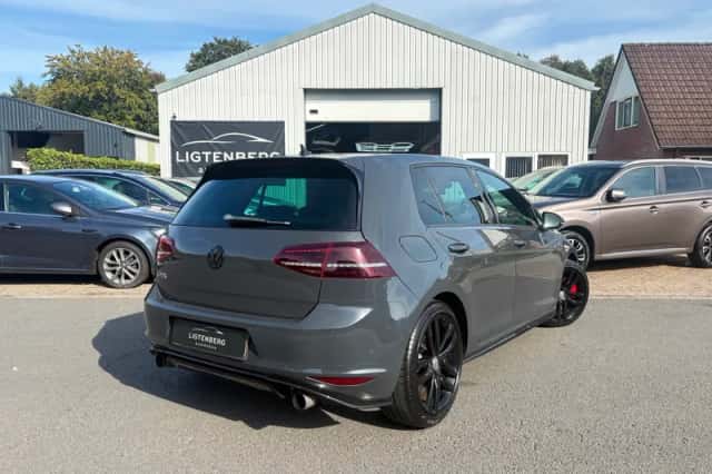 Volkswagen Golf (2013) thumbnail 2