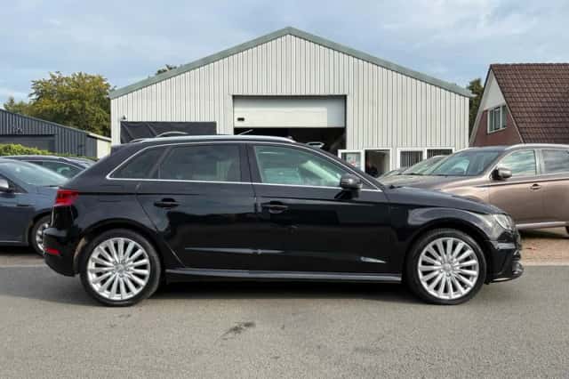 Audi A3 (2015) thumbnail 3
