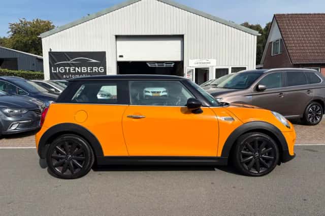 MINI Cooper (2015) thumbnail 3