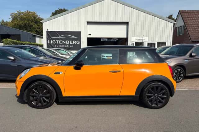 MINI Cooper (2015) thumbnail 4