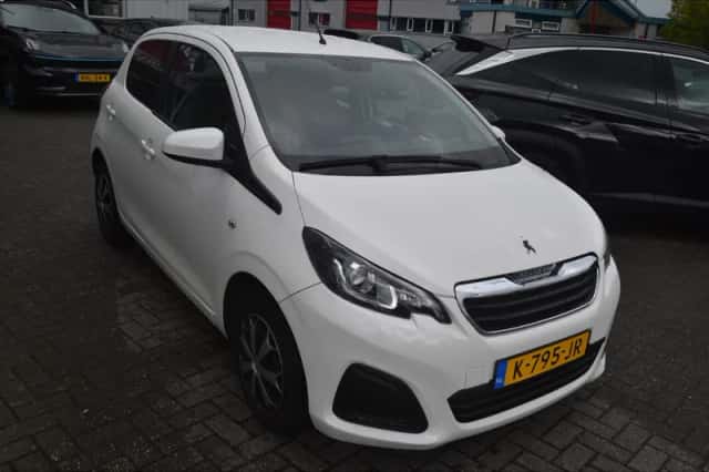Peugeot 108 (2021) thumbnail 3