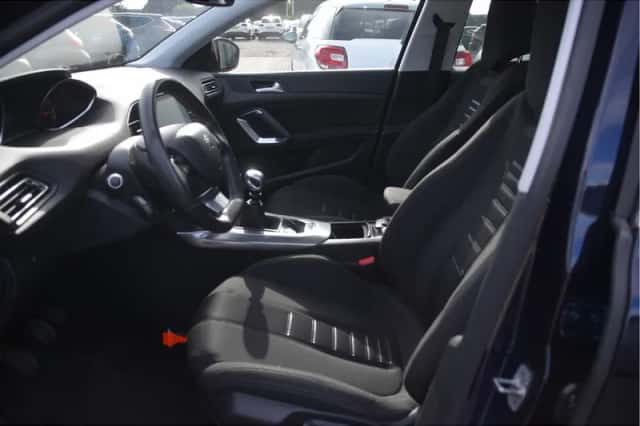 Peugeot 308 (2014) thumbnail 6