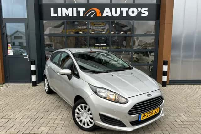 Ford Fiesta (2013) thumbnail 4