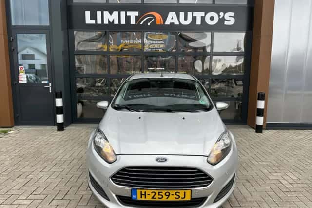 Ford Fiesta (2013) thumbnail 6