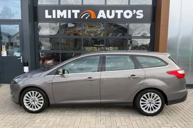 Ford Focus (2012) thumbnail 2