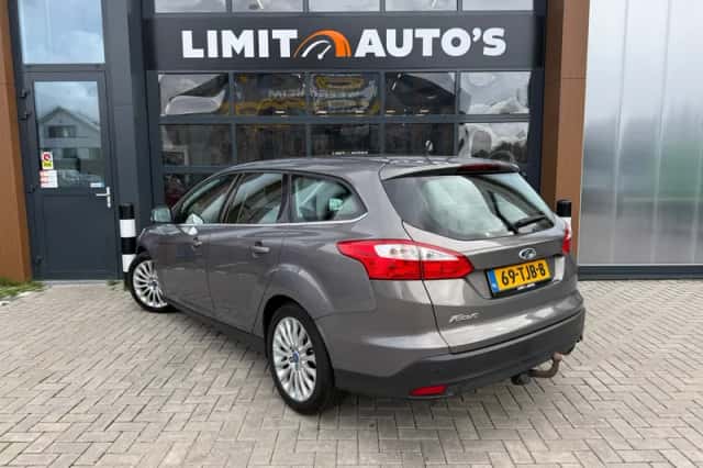 Ford Focus (2012) thumbnail 3
