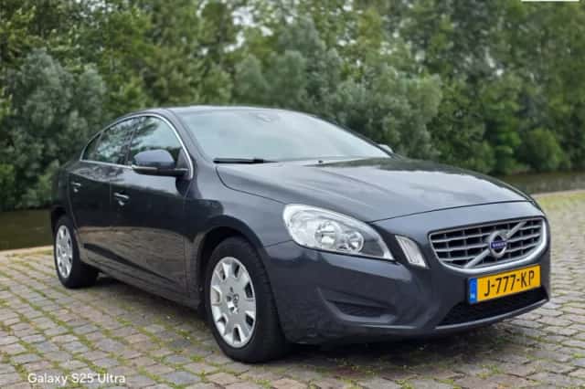 Volvo S60 (2012) thumbnail 1