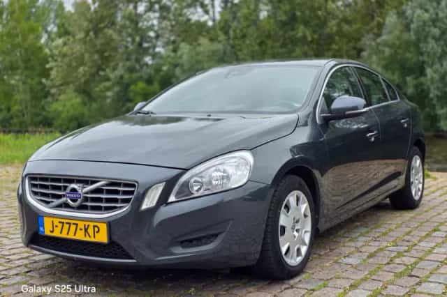 Volvo S60 (2012) thumbnail 2