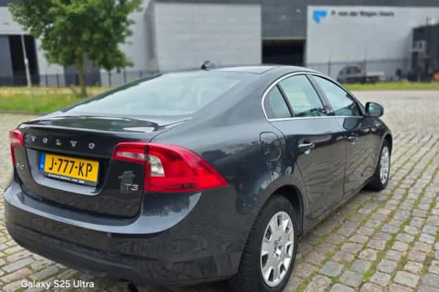 Volvo S60 (2012) thumbnail 3