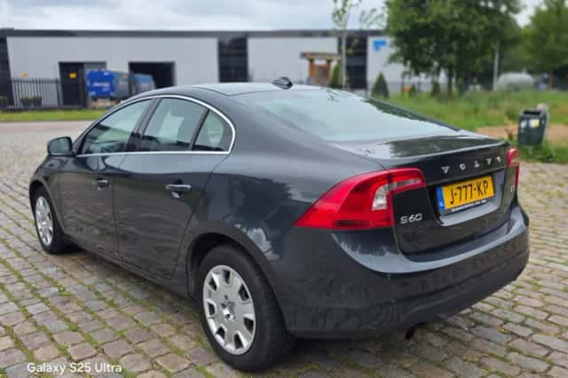 Volvo S60 (2012) thumbnail 4