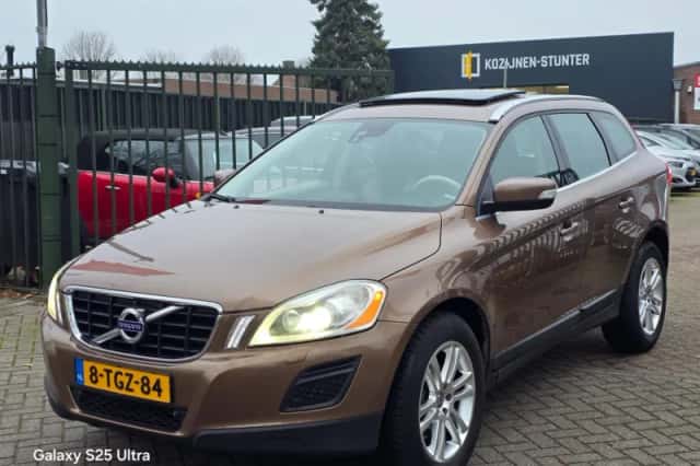 Volvo XC60 (2010) thumbnail 2