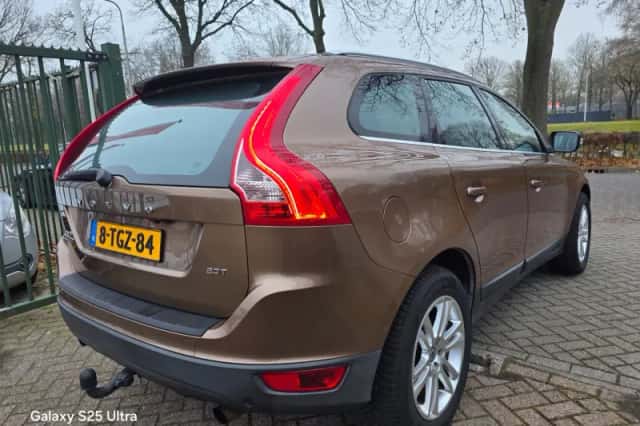 Volvo XC60 (2010) thumbnail 3