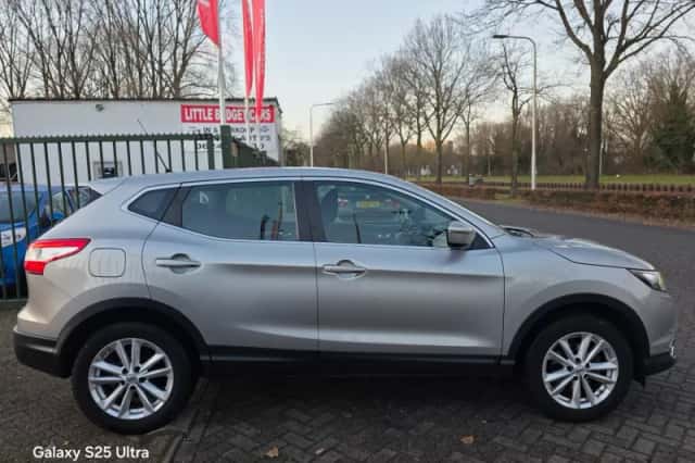 Nissan Qashqai (2015) thumbnail 5